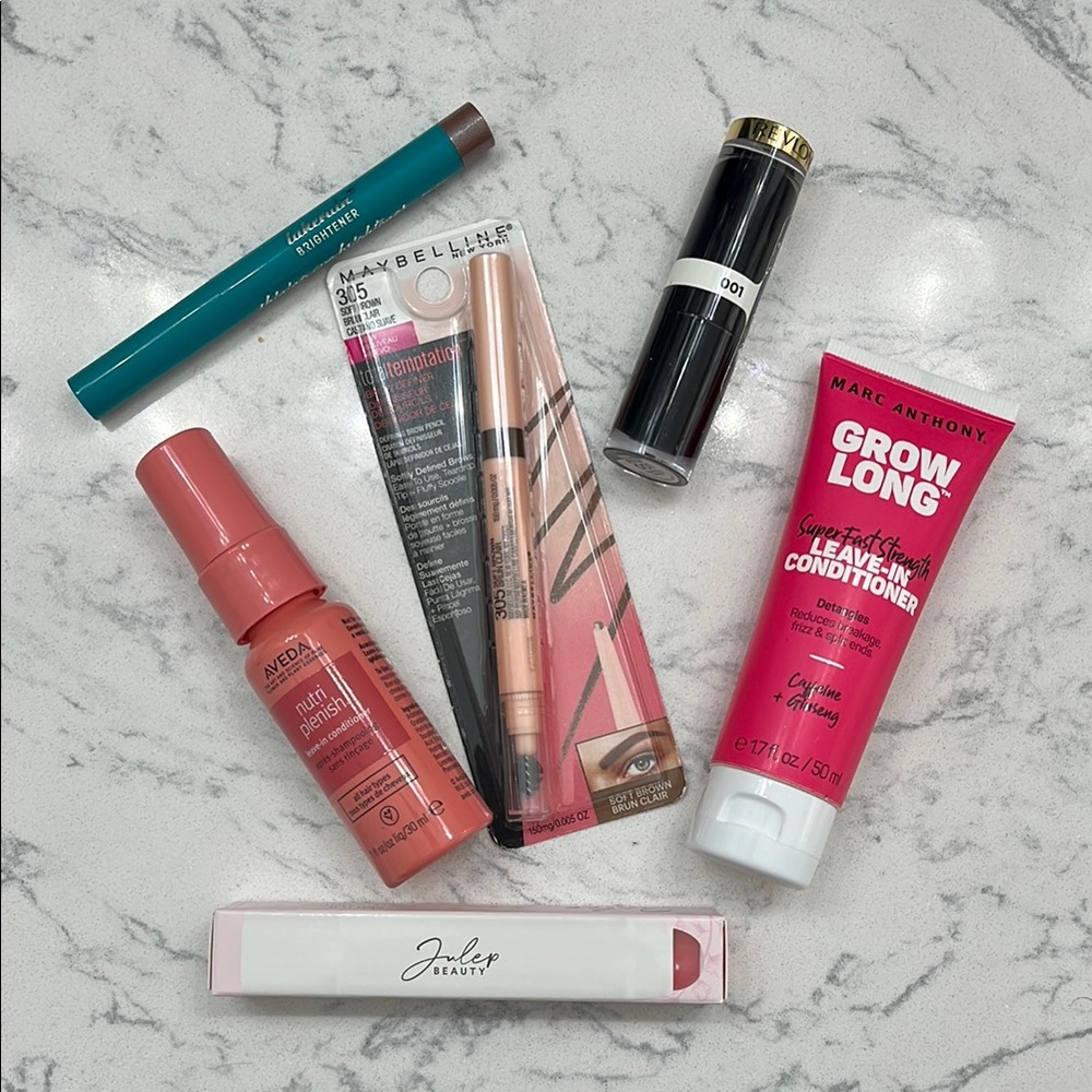 NWT- Make-Up Bundle